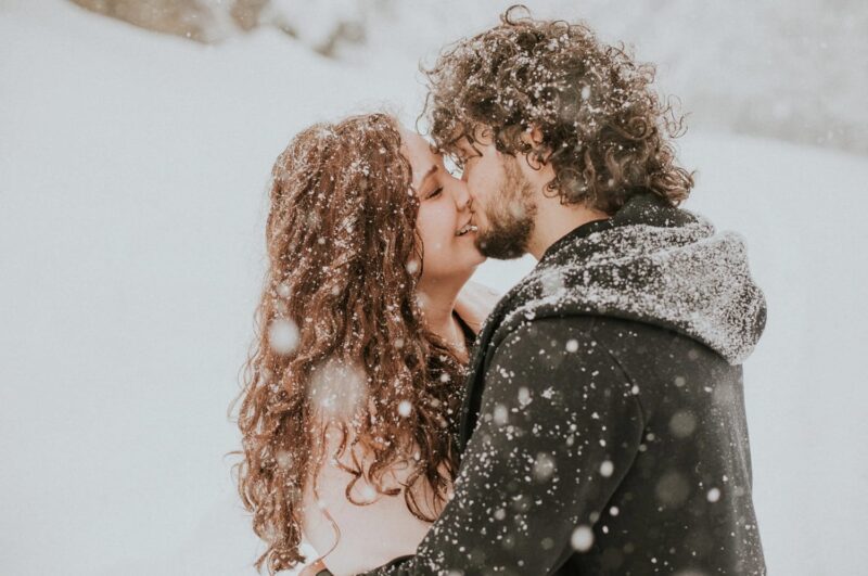 zimowa sesja narzeczeńska,sesja narzeczeńska zimą,sesja narzeczeńska w śniegu