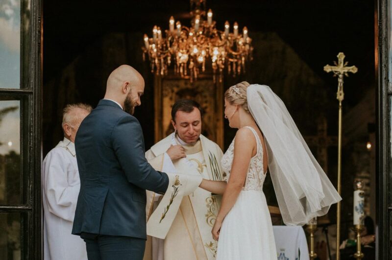 ślub kościelny w plenerze